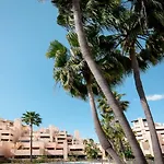 5 Stars Beachfront Paradise - Seaview, Always Heated Pool, Gym, Sauna! Lägenhet Estepona