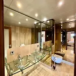 Lägenhet 5 Stars Beachfront Paradise - Seaview, Always Heated Pool, Gym, Sauna!
