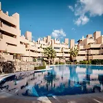 Lägenhet 5 Stars Beachfront Paradise - Seaview, Always Heated Pool, Gym, Sauna!