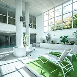 Lägenhet 5 Stars Beachfront Paradise - Seaview, Always Heated Pool, Gym, Sauna!