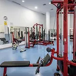 5 Stars Beachfront Paradise - Seaview, Always Heated Pool, Gym, Sauna! Lägenhet