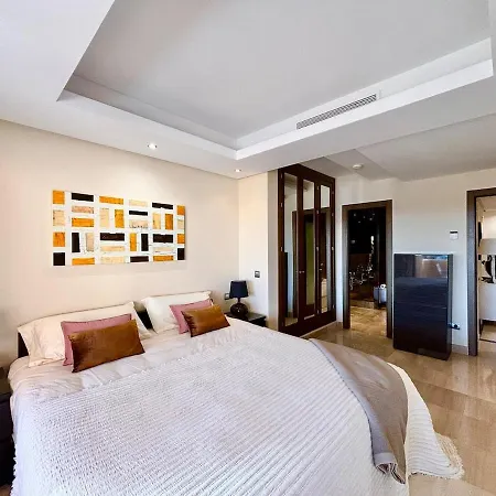 Apartment 5 Stars Beachfront Paradise - Seaview, Always Heated Pool, Gym, Sauna!