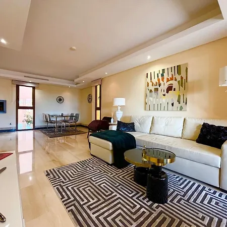 Apartment 5 Stars Beachfront Paradise - Seaview, Always Heated Pool, Gym, Sauna! *