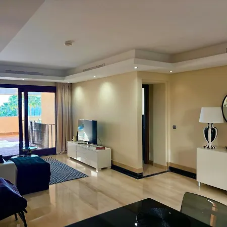 Apartment 5 Stars Beachfront Paradise - Seaview, Always Heated Pool, Gym, Sauna!