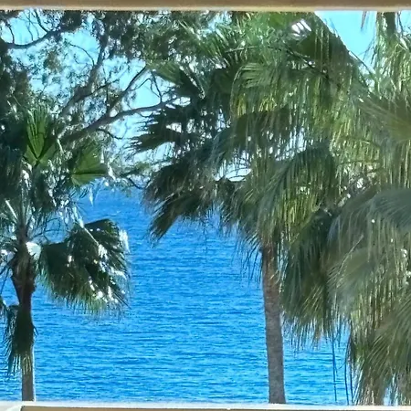 Apartment 5 Stars Beachfront Paradise - Seaview, Always Heated Pool, Gym, Sauna! *