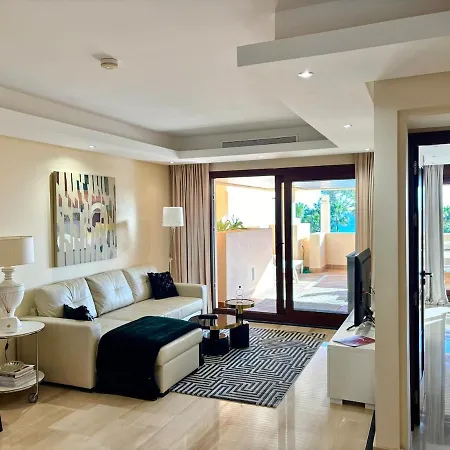5 Stars Beachfront Paradise - Seaview, Always Heated Pool, Gym, Sauna! Estepona