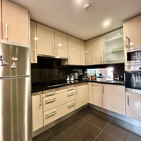5 Stars Beachfront Paradise - Seaview, Always Heated Pool, Gym, Sauna! Apartment
