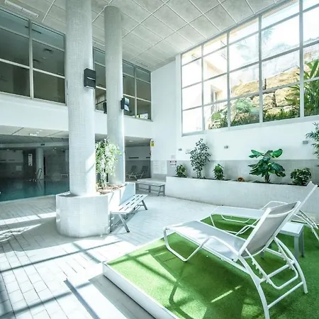 5 Stars Beachfront Paradise - Seaview, Always Heated Pool, Gym, Sauna! Apartment *