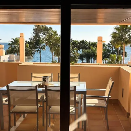 5 Stars Beachfront Paradise - Seaview, Always Heated Pool, Gym, Sauna!