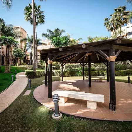 5 Stars Beachfront Paradise - Seaview, Always Heated Pool, Gym, Sauna! Apartment