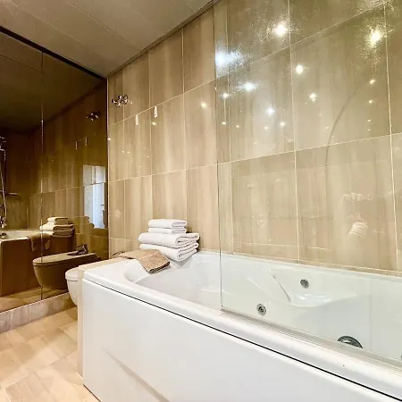 5 Stars Beachfront Paradise - Seaview, Always Heated Pool, Gym, Sauna! Estepona
