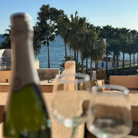 5 Stars Beachfront Paradise - Seaview, Always Heated Pool, Gym, Sauna! Apartment