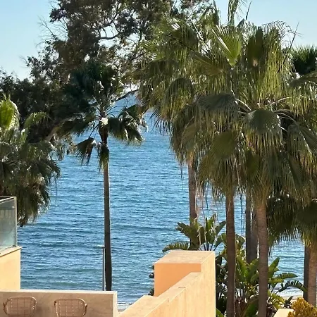 Apartment 5 Stars Beachfront Paradise - Seaview, Always Heated Pool, Gym, Sauna!